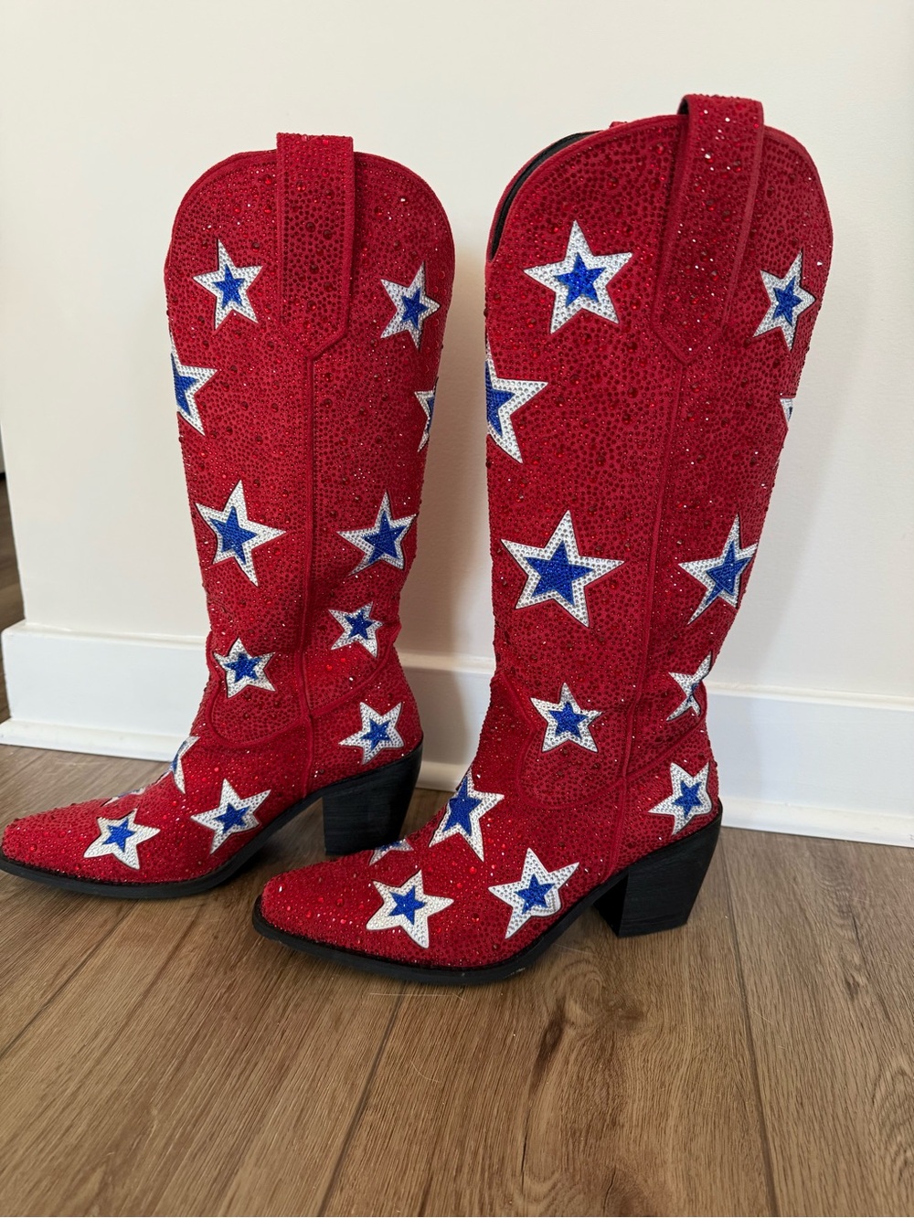 Red Star-Accent Cowboy Boots - Picture 2 of 6